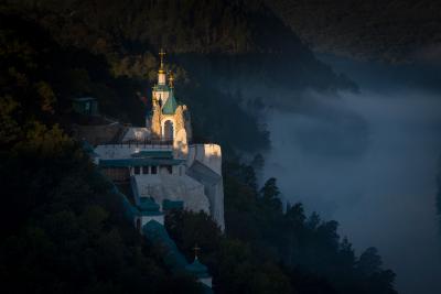 Свято-Успенская Святогорская Лавра на восходе солнца